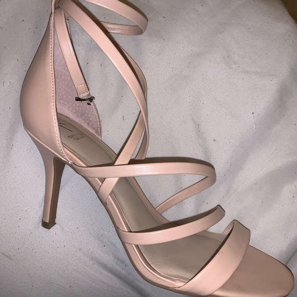Like new simply vera by vera wang nude heels - Picture 2 of 5